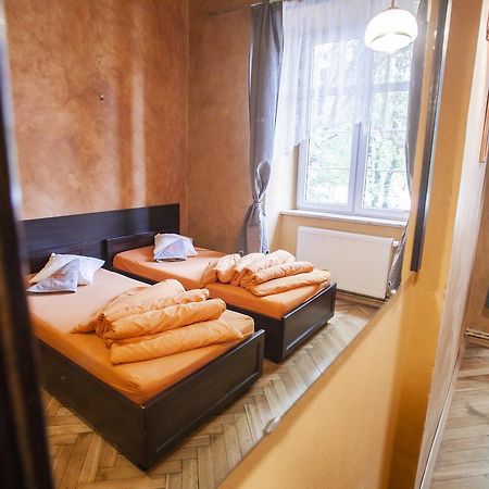 クラクフ Momotown Privates Bed & Breakfast エクステリア 写真