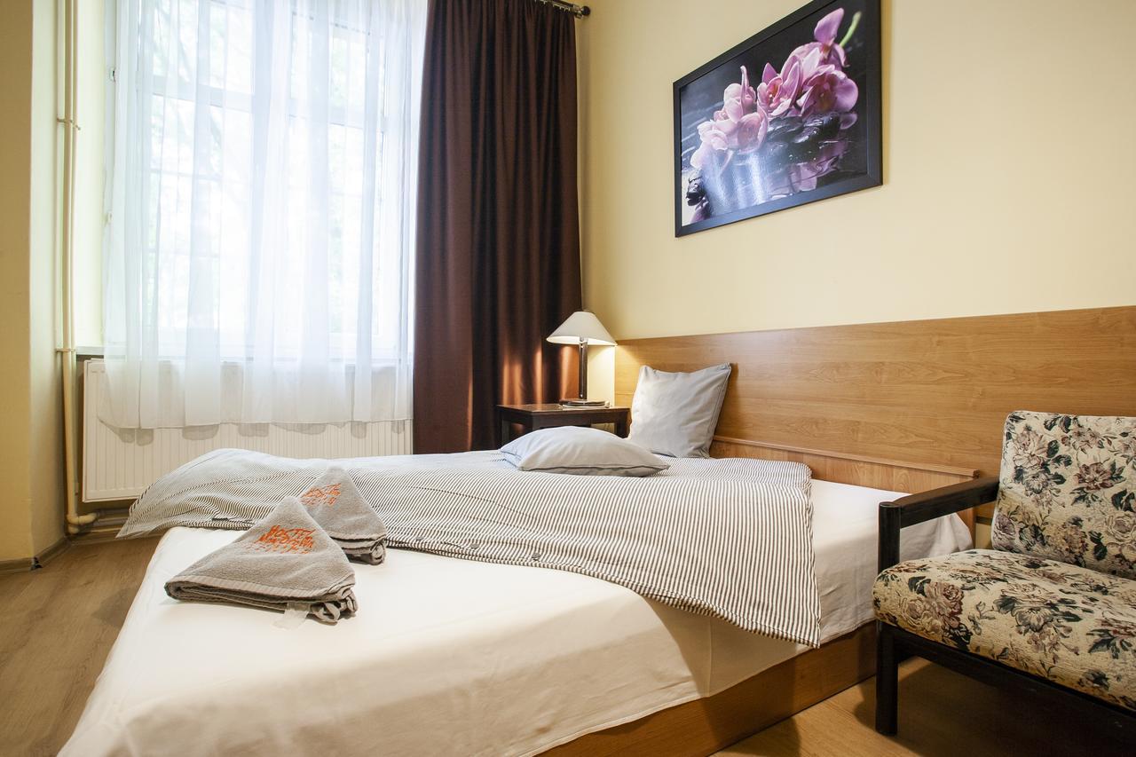 クラクフ Momotown Privates Bed & Breakfast エクステリア 写真