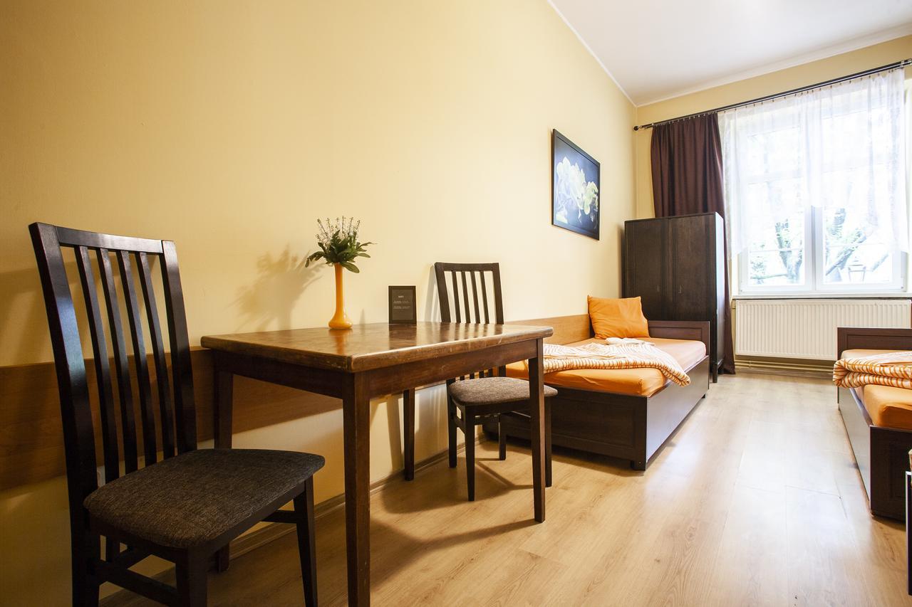 クラクフ Momotown Privates Bed & Breakfast エクステリア 写真