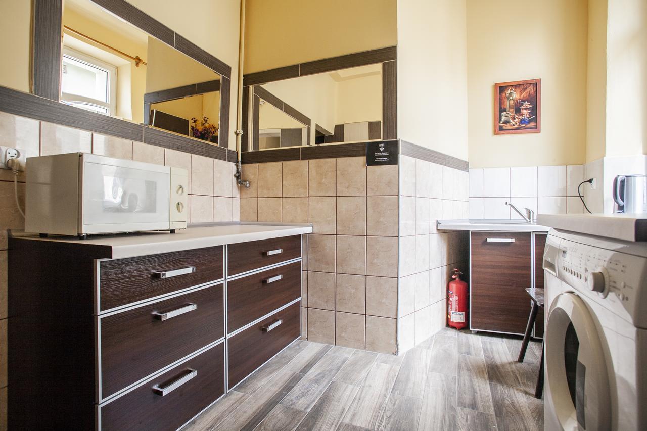 クラクフ Momotown Privates Bed & Breakfast エクステリア 写真