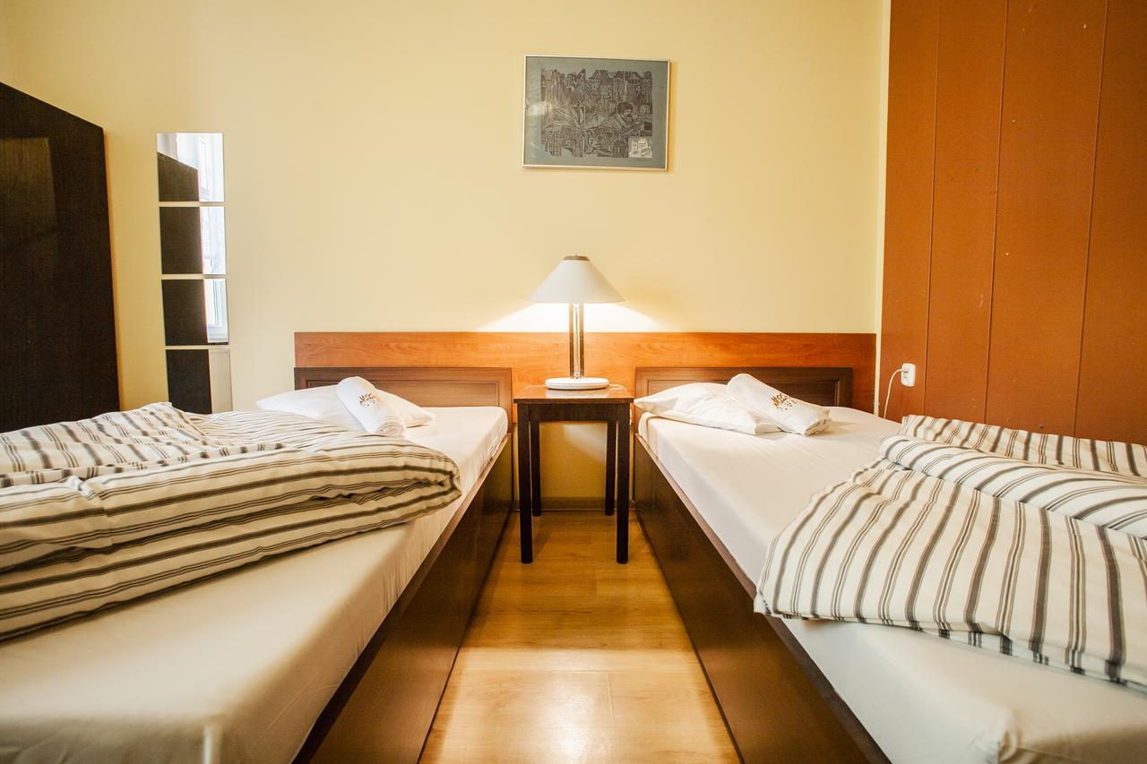 クラクフ Momotown Privates Bed & Breakfast エクステリア 写真