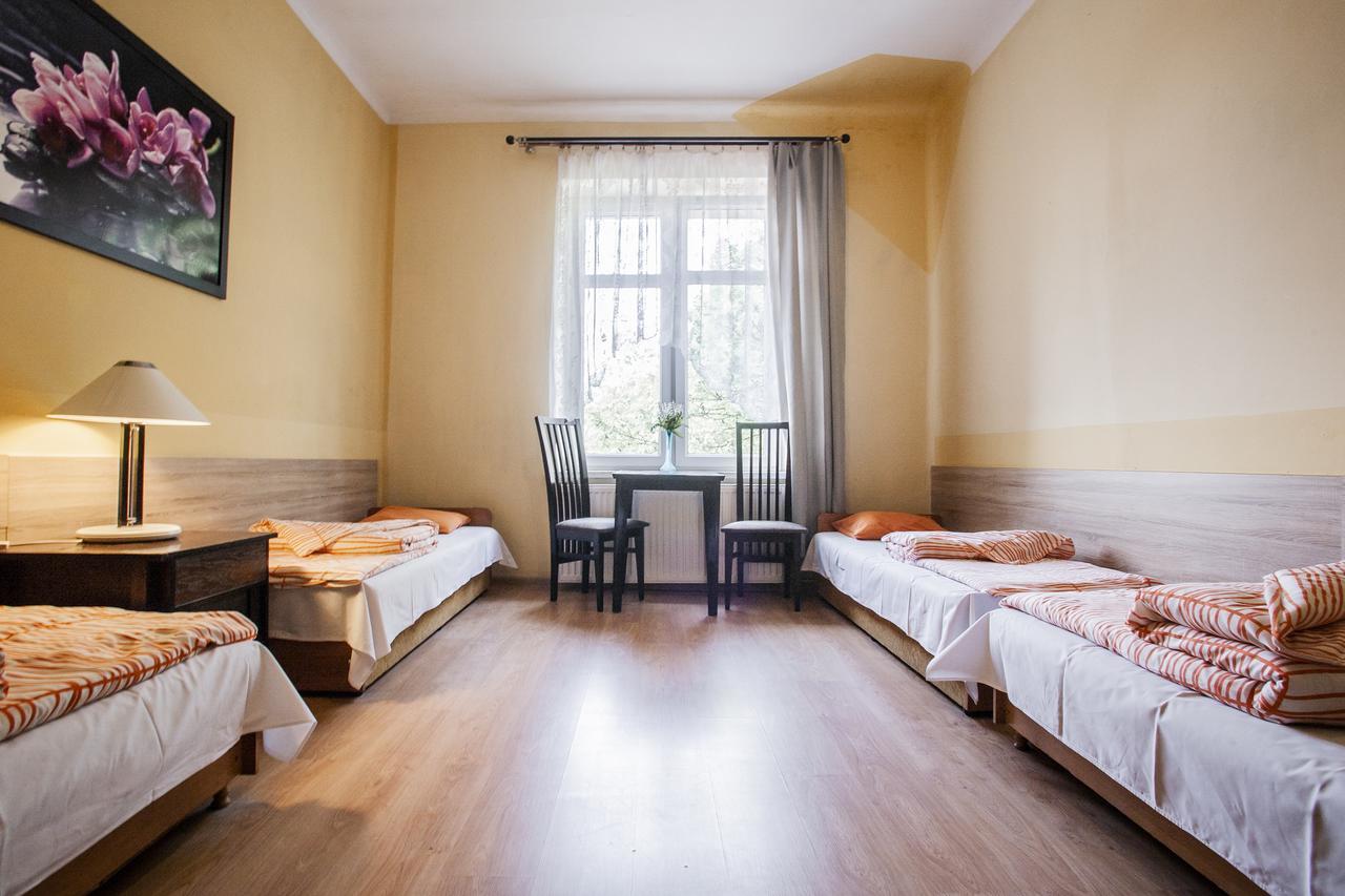 クラクフ Momotown Privates Bed & Breakfast エクステリア 写真