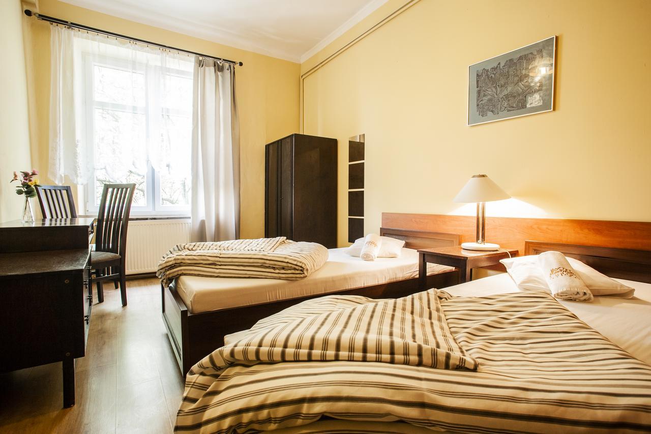 クラクフ Momotown Privates Bed & Breakfast エクステリア 写真
